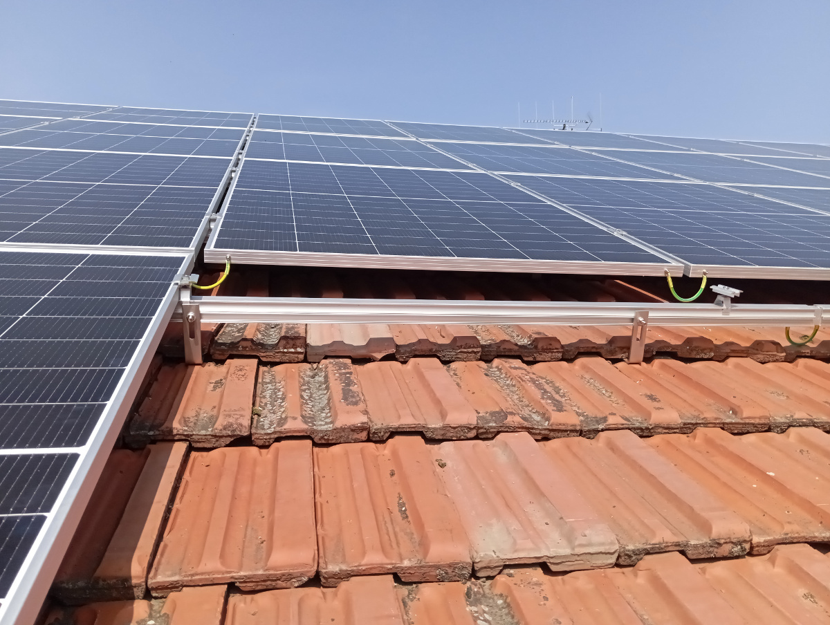 Trofazni On-Grid solarni sistem od 13,5kW Trofazni On-Grid solarni sistem od 13,5kW