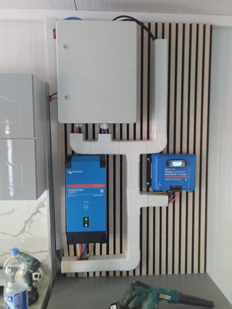 Instalacija Off-Grid monofaznog solarnog sistema